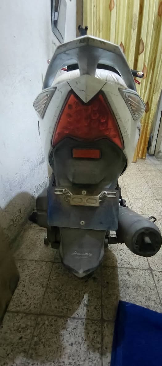 ابيع كومة حديد دراجه سزوكي ياباني  دا امشي  وطفت  بيه250 وبيها مجال وتدللون عليه ***********واتس اب
