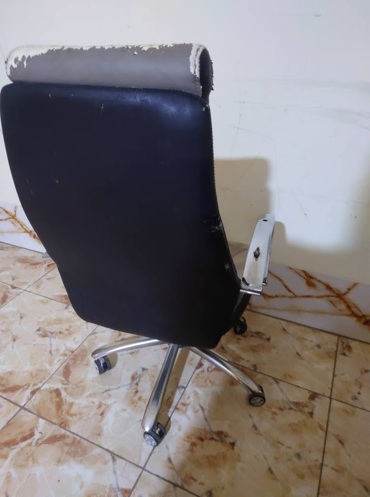 بسم لله للبيع سرير ب30 الف للبيع كرسي مكتب 20 الف للبيع لوكر 100 ألف عنوان الرمادي تاميم *********** الرمادي, الأنبار
