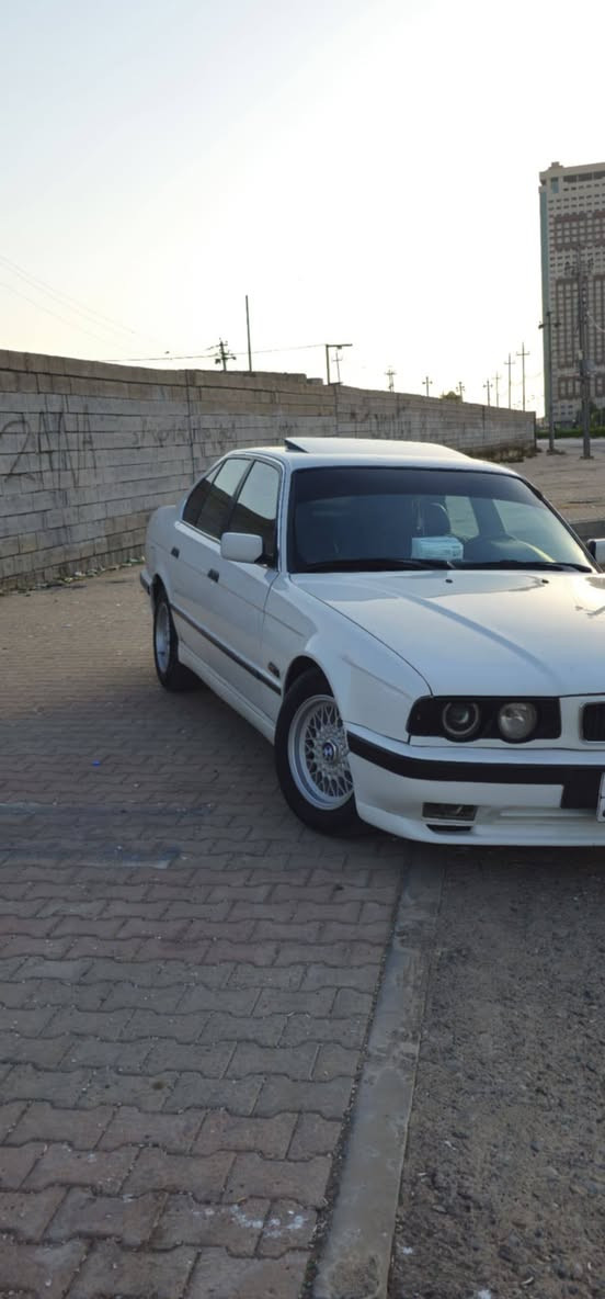 بیئیم مۆدیل 1995فول مواسفات 6پستن ڤۆلێم سلایت تحدل سورحە دوو سویچ کوشن جلد ، تەقەو ڕەقەی و گێرو مەکینە هەموو بە شەرتە سەیارکە زۆر خاوێنە هەموو شتی لە دەقی شەریکەی مایتەوە 20$غەرامەی لەسەرە سەتا بیستی دەگێنەوە سحری فرۆشتنی 84وەرقەیە کەمیک ماحملی تێدایە ،،ژم *********** أربيل, العراق
