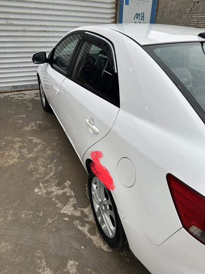 سيراتو مديل 2011 رقم بصره  باسمي  سياره جديده  مكينه1600سياره كفاله  بيه شوي موضح بالصور  تخم تاير تبريد تدفئه شرط. مكان السياره (بصره المطيحه)السعر 105 وبيه مجال للشراي اي استفسار (***********)
