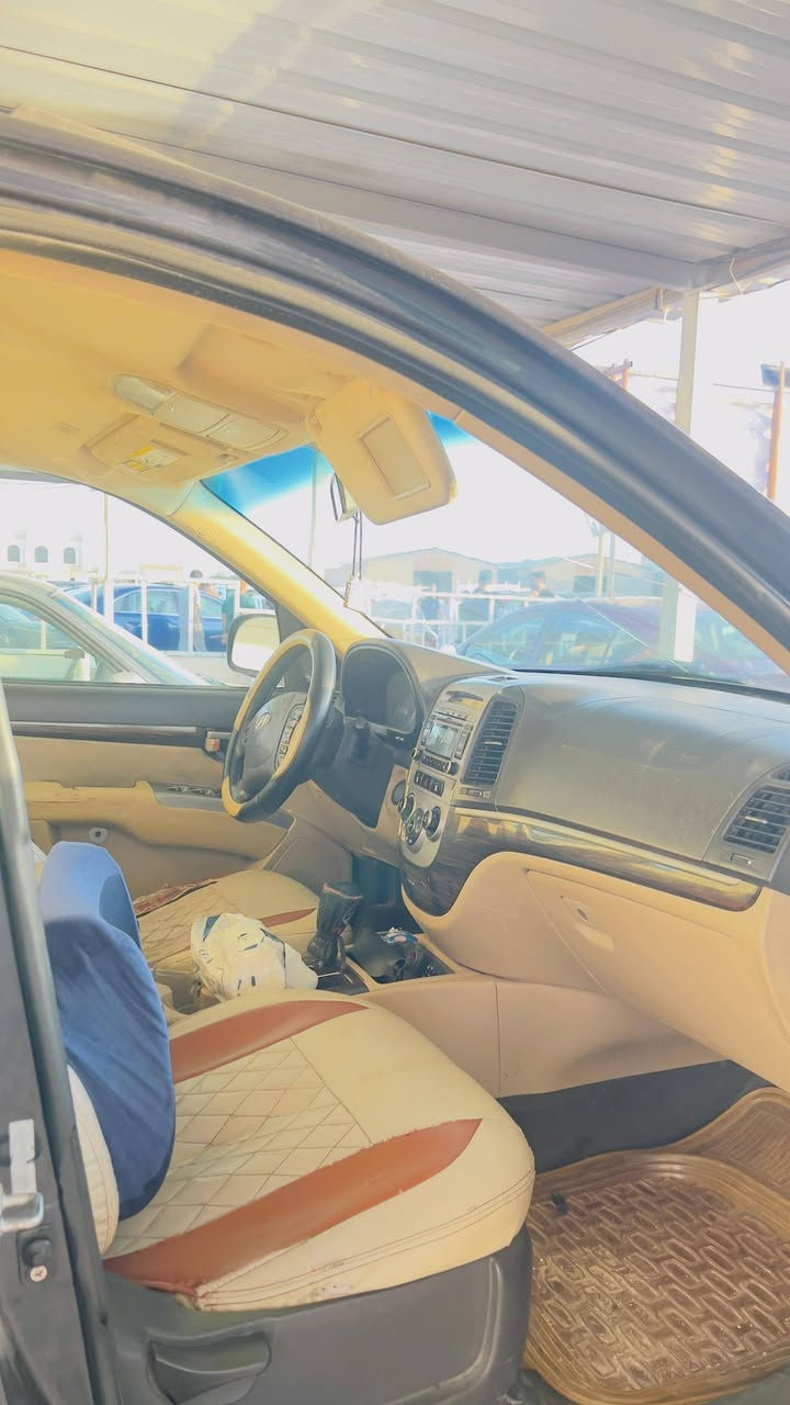 مكلف بالنشر ..سنتافي موديل ١١ وارد امريكي باسمه جاهزه من كل شي تبريد صدر كل شي جاهز بيه ضربه جهه عكس السائق معمره مثل ما بالصور رقم بغداد اربعه سلندر دوش بسعر مناسب متوازي على البيع المكان الرمادي التاميم باقي التفاصيل اتصل..***********
