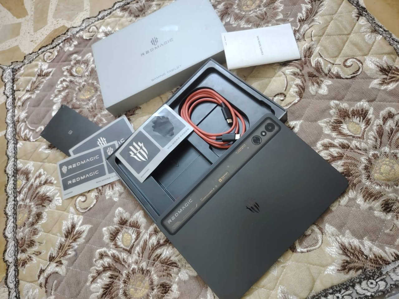 ايباد ريد مجك أستر نضيف بطاريه 97 مشحون160مره مكفول من كلشي ذاكره 256 بي فقط هاي طخه بسطه كلش بوبجي 120فريم مايحتاج احجي عل سالاسه شاشه 165هرتز ملحقاته كامله كارتون ولزكه وشاحناته الصليه سعر 750قفل من الخير كلش متواجد بس واتساب ***********
