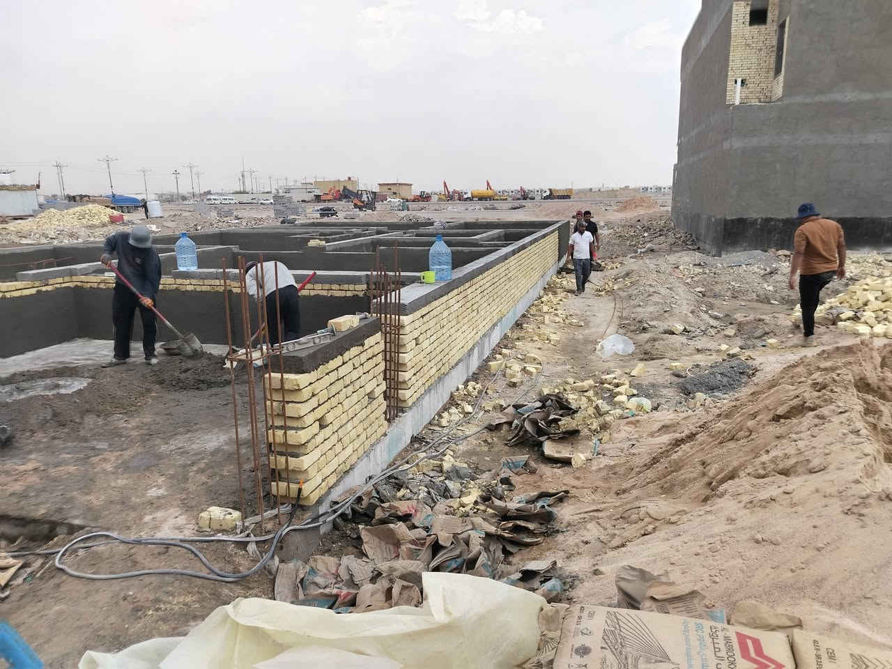 مستعدون لتنفيذ جميع أعمال القالب والتسليح والبناء وبكوادر فنية ***********ابو علاء ومن الله التوفيق
