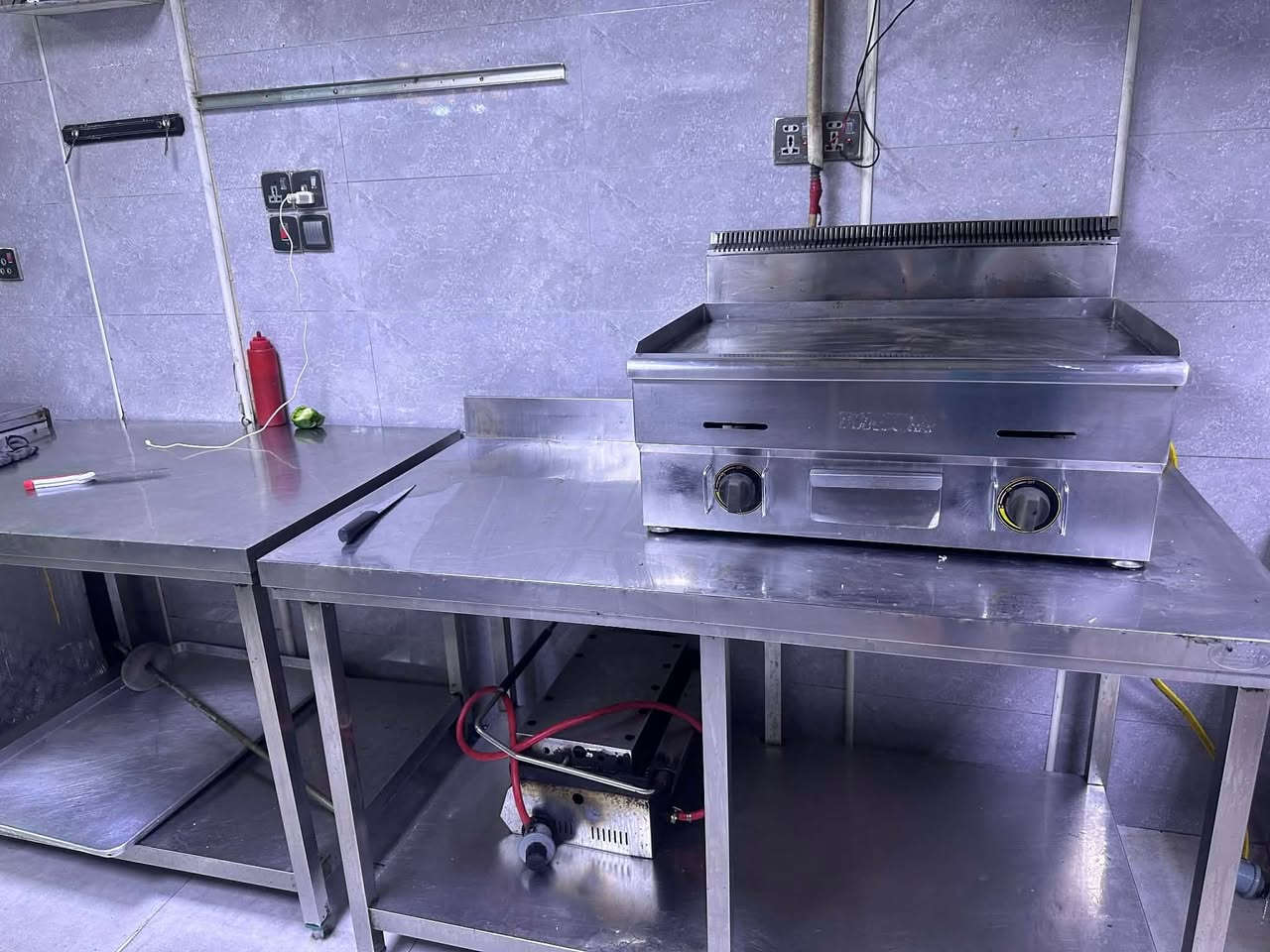 غراض كافتريه لبيع لميز طعام على 70وياه 4كراسي جديدات


**إذا كنت صاحب هذا الإعلان وتريد حذفه لأي سبب، رجاءا أرسل رسالة إلى الدعم الفني**