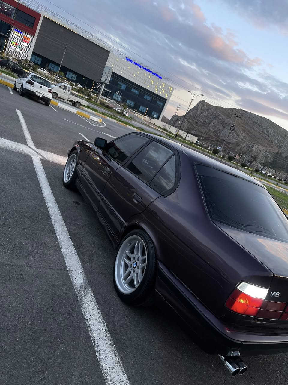 بیئێم 525 گێڕ حادی کەپسی سمس بەشەرت هەڵمیشی نیە ،کلاجی لۆک ڕادیس قوەتی لە ڕادە بەدەر 🔥, دیجیتاڵ، کارەبای هەمو ئیش دەکا 93 کراوە بە 95 ئاڕم پلاستیک هەولێر ئاڕم و ئەوەلیات و موس و بڕاوە بەشەرت فول فولە بەس سڵاید نیە ،سوکان ئێرباگ، کوشن جڵد ، 4جام کارەبا ، برێک ، ABS ,تەبرید ساردوگەرم بەس کۆپرێسەری دەوێ، فۆڕمیکا، فڵچە حاسە، قفڵ مەرکەزی، تەبرید مەرکەزی، تایەو ویل M18 لۆک دو سایز، ڕەنگ عەنابی تازە کورە کراوە بۆجوانی بێ قوپ چەمەلاخی پشتەوە جەمپێکی خەفیفی هەیە حەوزی نەگرتوە، لایت ئەڵقە، ئەکسل بەشەرت، ڕۆنی گرومەکینە و بانس لۆک ،پێشوپشتی تازە داگیراوە چرکەو گەڵایە بشکێنە، دەحامی M , زۆر مواسەفاتی تر سەیارەکە وەسفی ناوێ خۆی دەدوێ موشتەری تەلەفۆنکە نرخ (44) و مەجال شوێن ڕانیە *********** ئەدمین گیان 🖤
