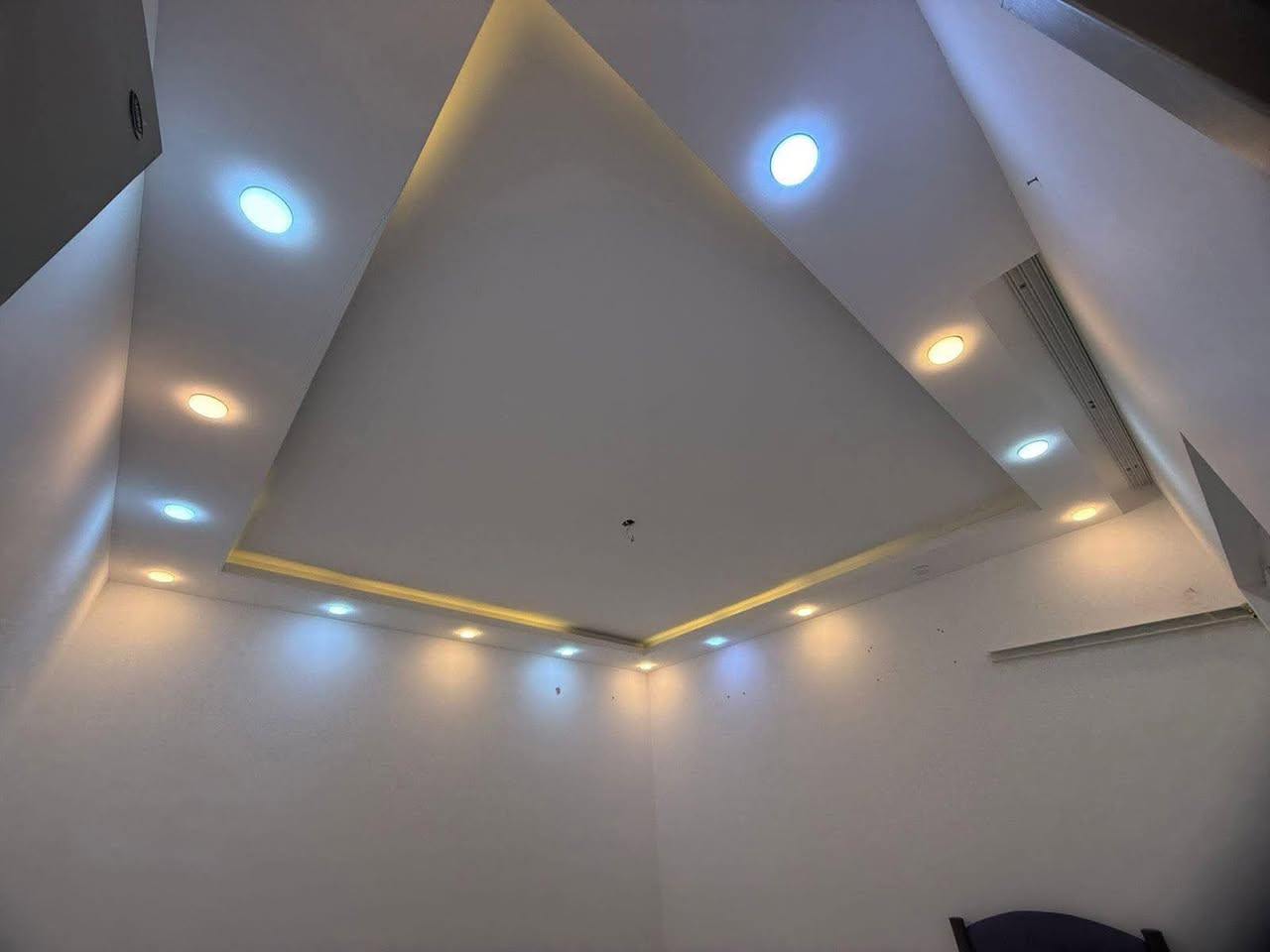 🏡 بيت للبيع – موقع مرتب ومواصفات ممتازة ✨

📍 العنوان: بالفلكة الثانية عاليسار، ثالث فرع عاليسار، ثاني بيت

📐 المساحة: 200 متر
🏠 طابق واحد

🔹 يتكون من:
▪️ غرفتين نوم
▪️ صالة
▪️ استقبال
▪️ مطبخ حار وبارد
▪️ صحيات

🔸 مميزات البيت:
✔️ البناء طابوق مو بلوك
✔️ سقوف مغربية
✔️ الأبواب والسيراميك مختارين شخصي مو من الشركة
✔️ البيت مرتب وشغل نظيف

💰 السعر: 165 مليون
📌 بي مجال قليل للجادين

⚠️ لا يوجد قسط أو قرض على البيت
✔️ فلوس البيت كاملة مدفوعة للشركة

📞 للاستفسار: ***********
