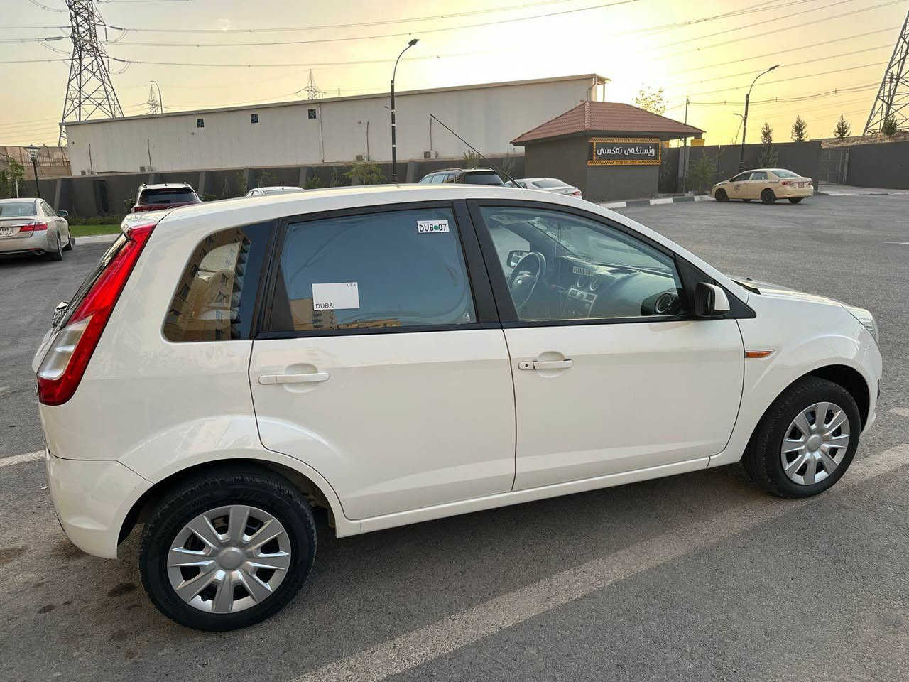 فۆرت فیگۆ. 2015 سفری شەریکەی نیڤا رەقەم وسەنەوی هەمووو شتێکی تازەیە تا 2027  سەیارەکە زۆر لۆک ماوەتەوە گێر مەکینەی. هەموو گیانی سەیارەکە بەشەرت. تەنها ٩٧ هەزار حەقیقی رۆشتوووو.   بئ دەعم بئ لێدراوی. تەنها دووپەلەی زۆرزۆر بچووک بۆیاخی هەیە.  سەیارەکە زۆر جوانە پاک ماوەتەوە مالی دۆستەوە. هیچ مەسرەفێکی تیا نیە سعری٩٣ گەلا معامەلەیە. سەیارەکە لەسلێمانیە.    
ژ*********** السليمانية, العراق
