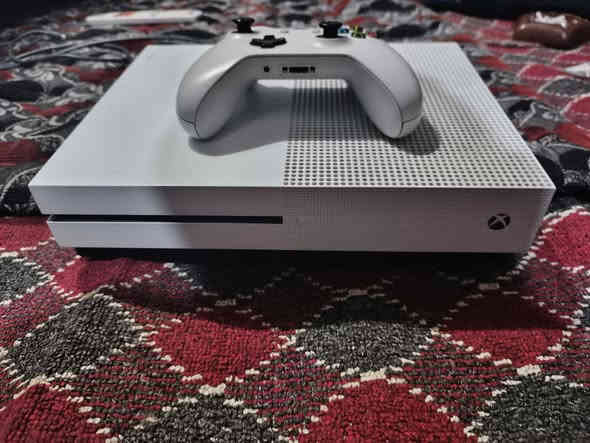 السلام عليكم بلي اكس بوكس 1 s شرط ما مفتوح رقم الهاتف ***********
