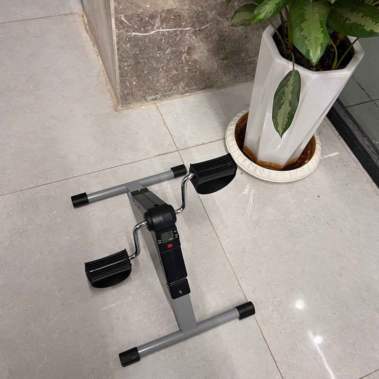 جهاز تمارين الساقين والذراعين

- جهاز تمرين للذراعين والساقين قابل للطي وخفيف الوزن سهل الحمل والتخزين 

شاشة عرض الكترونية LCD: شاشة عرض 4 وظائف تعرض وقت التمرين ، وعدد الثورات ، وعدد الدورات ، والثورات في الدقيقة (دورة في الدقيقة) والسعرات الحرارية المحروقة ، بالإضافة إلى وظيفة المسح الضوئي التي تعرض جميع القيم.

- عجلة مرنة تتميز بوجود حزام حولها يسهل عملية استخدامه 

- 5 مستويات يمكن التحكم بها لمقاومة حركة العجلة وكثافة التمرين عن طريق ضبط المقبض
 
- مصنوع من حديد عالي الجودة متين وآمن 

- يعزز الطابق السفلي الأوسع والهيكل الفولاذي الثقيل الاستقرار والدعم أثناء ممارسة التمارين الرياضية

- يستخدم لتمرين الذراعين والساقين في المكتب أو المنزل لتقوية العضلات أو تخفيف التوتر

- الابعاد : 48.5 * 36 * 33 cm موصل, نينوى


**إذا كنت صاحب هذا الإعلان وتريد حذفه لأي سبب، رجاءا أرسل رسالة إلى الدعم الفني**