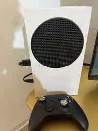 اكس بوكس سيريس اس نضافه9‎0‎%‎ مستعمل شي قليل  ويا يو بي اس نضافه100‎%‎...