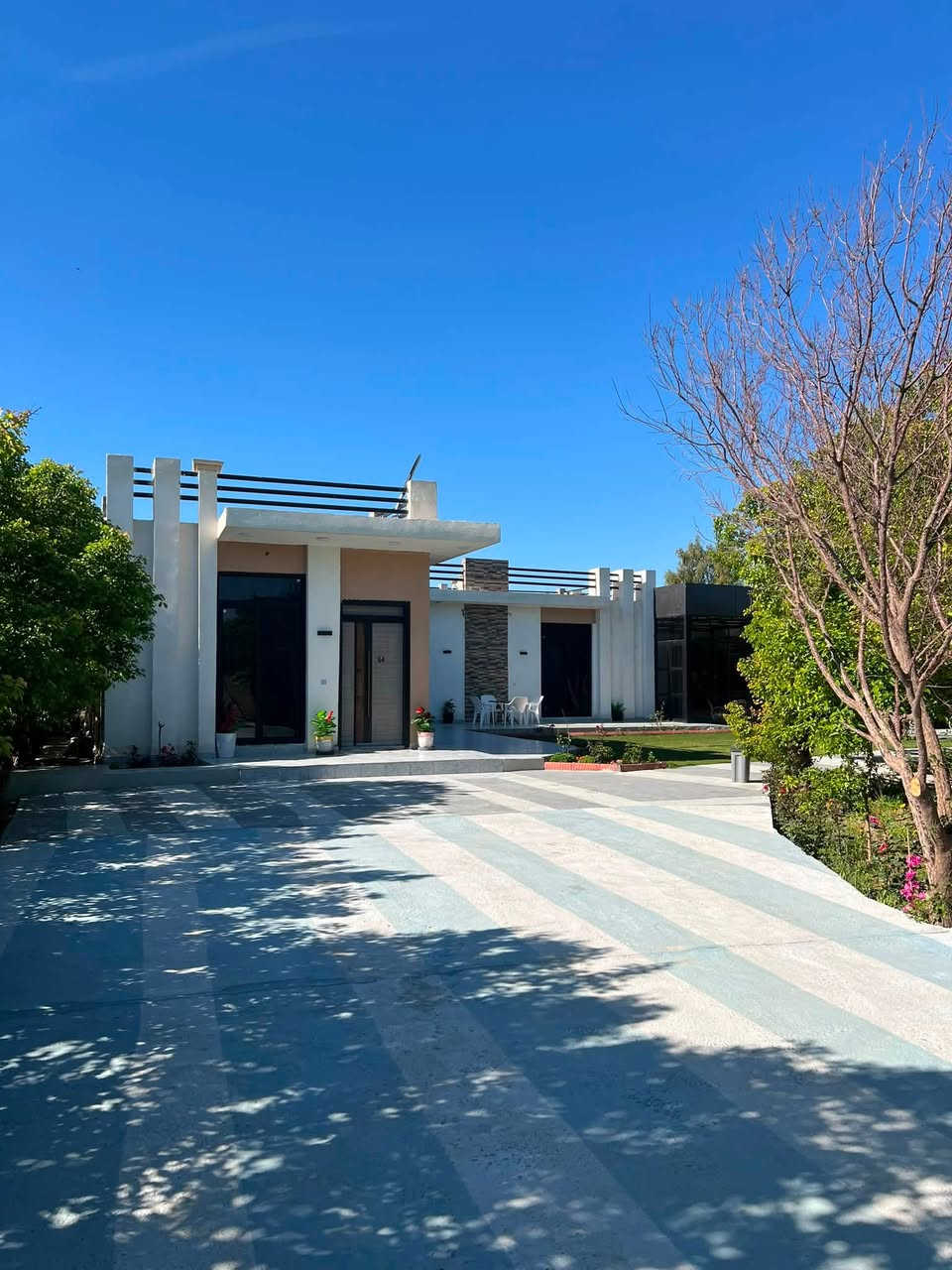 🏡🌳—مزرعة الظِلال العائلية—🌳🏡
               المزرعة للاعداد القليلة 
 موثقة بتطبيق اجرلي ✔️ . 
النظافة 💯 وتبديل ماء المسبح بعد كل شفت 🏊‍♂️ 
كهرباء وانترنيت24 ساعة ⌚️ 
العاب بليارد 🎱 منضدة 🏓 ترامبولين. مراجيح.ريشة🏸
العنوان:بغداد التاجي 15 دقيقة عالكاظمية 
تابعوا حساباتنا نسوي عروض خاصة🔝
للاستفسار واتساب ‭📱***********‬
