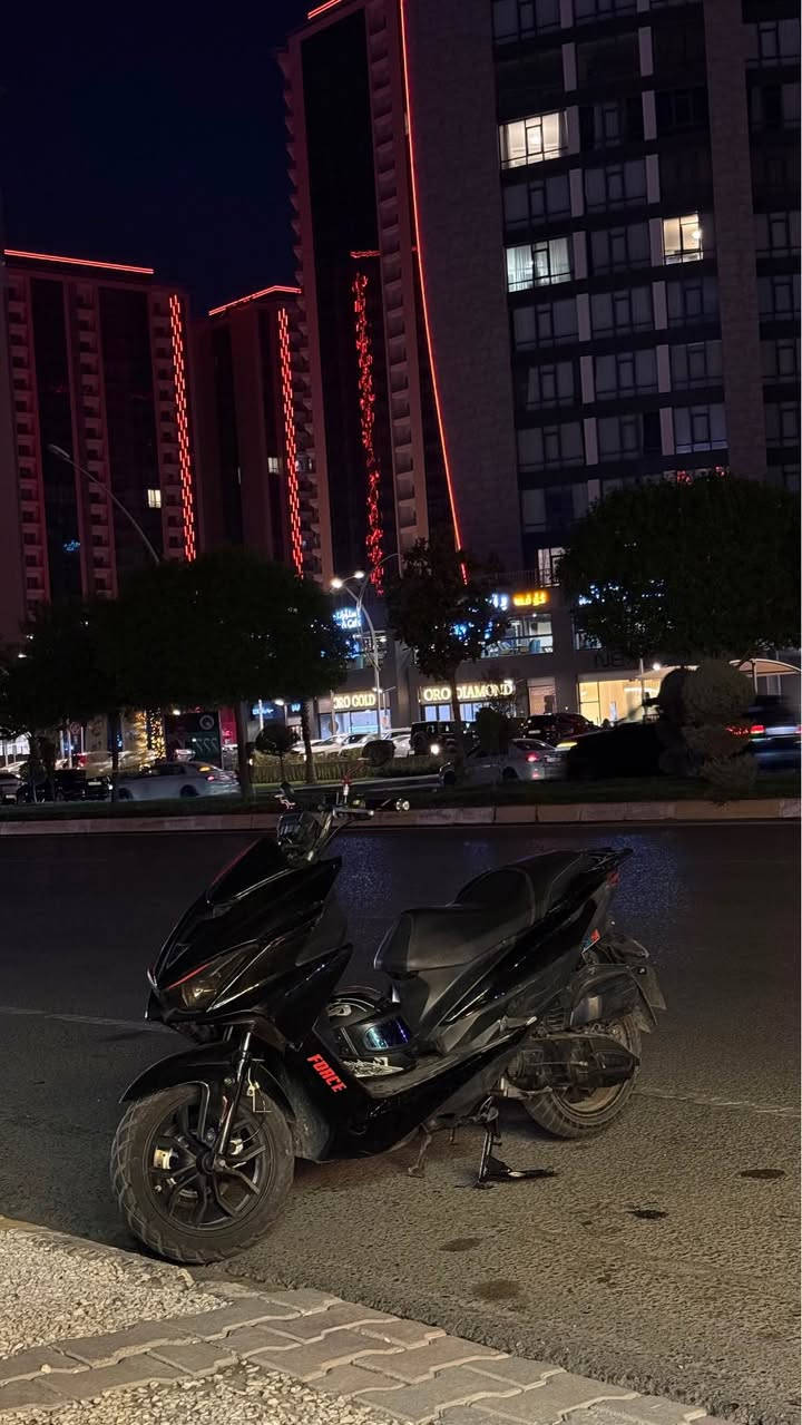 ماتۆرەکە یەک کێشەی نییە بەس شکاوی هەیە ئەویش بچوکە لەگەل گیجەکەی لەبەر باران وای لێ هاتوە ما باقی یەک کێشەی نییە دەگۆرمەوە بە شتێک دڵم بیگرێ بەس بە ئێرانی ناگۆرمەوە سعریشی ٦٥٠ هەزار و قفللل أربيل, العراق


**إذا كنت صاحب هذا الإعلان وتريد حذفه لأي سبب، رجاءا أرسل رسالة إلى الدعم الفني**