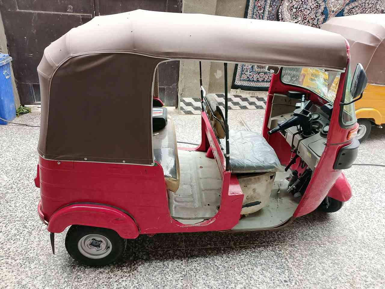 سلام عليكم تكتك للبيع موديل 2017/شهر12.  أوراق  كاملة المصطفى مكان بغداد جسر ديالى سعر 3وتلثميه وبينه مجال الخضراء يتصل عل رقم مامتواجد عل فيس ***********
