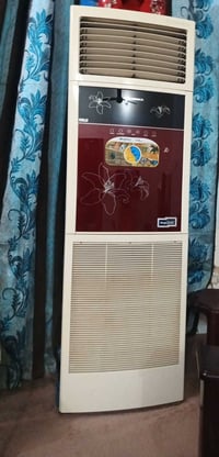 سبلت مستخدم نظيف 👍 من شركة دنكة  السعر 💵 600 ألف  التواصل على هذا الحس...