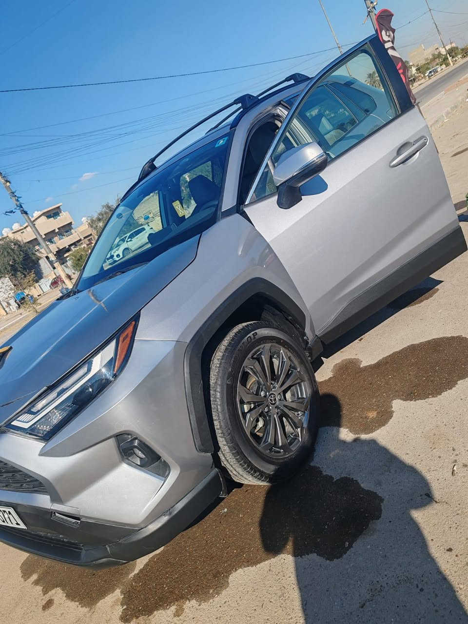 تويوتا راف فور هايبرد
🌿‏  TOYOTA RAV4 XLE  🌿
2025
صور الحادث اكتب تم وتجيك على الخاص 
📃 اليكم التفاصيل الآتية 👇🏻  
   السعر 260 $ وبيها مجال 
🚘رقم بغداد انكليزي باسمي 
🚘3000 mil عداد المسافه
🚘 وارد امريكي العلامه السوده المرغوب 
🚘 الموديل 2025
🚘 سعة المحرك 2,5L هجين (هايبرد)
🚘  دفع رباعي 4X4
🚘 بروجكتر  + حمالات في السقف 
🚘 مقاعد قماش بيج 
🚘فتحة سقف سلايد
🚘 عدد 9 AIR BAG
🚘شاحن موبايل اصلي
🚘مري قابلة للطي كهربائي
🚘 حساسات خلفية
🚘 حساسات أمامية 
🚘 لايت زينون + LED
🚘 بك لايت LED
🚘 ويل كب 18
🚘 4 دسك
🚘 اريل نفكيتر 
🚘 مفتاح التشغيل بصمة + دخول ذكي 
🚘ترحيب في الدواسات RAV4 ضوئية
🚘 شاشة كبيرة تدعم كار بلي والنظام الحديث من تويوتا
 🚘 كاميرا دوارة اصلية
🚘 تتسع المقصورة ل 5 ركاب
🚘 المودات والأوامر الصوتية
🚘 أوضاع القيادة  Drive Mode
🚘 فحص أنظمة السيارة 
🚘 حساسات ضغط اطارات
🚘 تبريد شاشة مناخين منفصلين 
🚘 قطعتين تبريد
🚘 هاند بريك كهرباء 
🚘كروس سرعة 
🚘 ا ABS 
🚘ا Auto Hold   أوتو هولد
🚘ا ISOFIX         ايزو فكس
🚘 نظام مانع الانزلاق
🚘 اشارة في المرايا الجانبية
🚘 مخرج منفذ الطاقة ⚡ 
🚘تطعيم الدواخل ألمنيوم
مكان السياره بغداد حي الحسين خلف كليه الرشيد 
    بيها كلير جاملغين امامي وبونيد من امريكا وحادثها الاصلي هلال الجاملغ الخلفي والباب الخلفي فقط    
                       💲260 

للاستفسار يرجى الاتصال على *********** ابو اكرم
