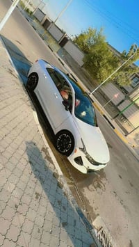 موديل ٢٠٢٢ • ماشية ٦٠ ألف • داخل أحمر جلدي