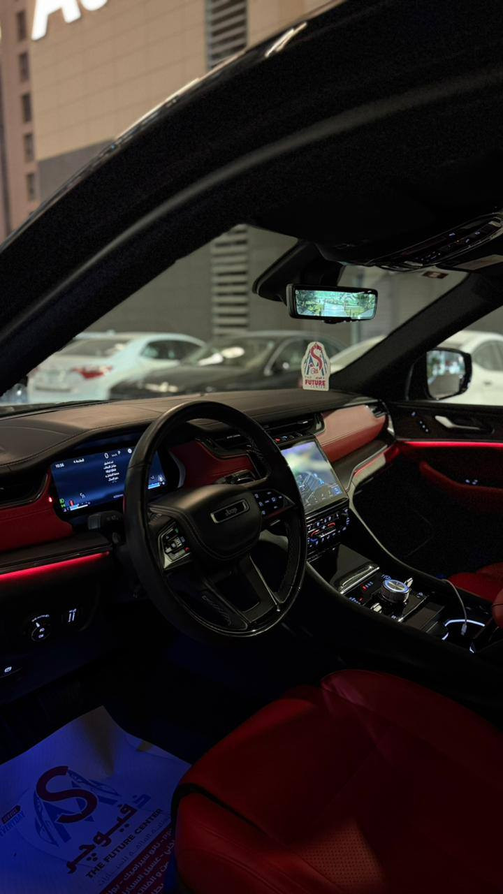 جيب جراند شيروكي أوفرلاند خليجي موديل 2024 داخل أحمر شركة هارلم
المواصفات الفنية
المحرك 3.6 لتر 6 أسطوانات V6
القوة الحصانية 293
عزم الدوران 352 نيوتن متر
ناقل الحركة أوتوماتيك 8 سرعات
الضمان 3 سنوات أو 60000 كم أيهما أولاً
المسافة المقطوعة 45000 كم

🟪 السعر  :: الطلب في التعليقات ويوصلك مباشرة ✍️ 📩

المواصفات
نظام دفع رباعي 4X4 متطور
نظام تعليق هوائي جكات
فتحة سقف بانوراما
صندوق خلفي كهربائي بخاصية الفتح باستشعار القدم أو البصمة
جنوط ألمنيوم قياس 20 إنش
شاشة لمس رئيسية Uconnect 5 قياس 10.1 إنش مع نظام ملاحة
شاشة عدادات رقمية قياس 10.25 إنش
عرض معلومات على الزجاج الأمامي
رادار تفاعلي مع التوقف والانطلاق
تحذير النقطة العمياء
تحذير الخروج عن المسار
نظام المحافظة على المسار
نظام التعرف على إشارات المرور
مساعدة التوجيه في التقاطعات
حساسات أمامية وخلفية
كاميرات 360 درجة
كاميرا رؤية ليلية
مرآة داخلية بشاشة كاميرا خلفية
نظام مانع تصادم خلفي
نظام قيادة شبه ذاتية
مقصورة جلد فاخر
مقاعد أمامية مبردة ومدفأة
مقاعد خلفية مدفأة
مقاعد أمامية مساج
مقاعد أمامية كهربائية مع ذاكرة
Apple CarPlay و Android Auto لاسلكي
نظام صوتي ALPINE عدد 9 سماعات
دخول ذكي بصمة
تشغيل عن بعد
مرايا كهربائية قابلة للطي ومدفأة
أضواء LED أمامية ونهارية مع ضباب
تحكم تلقائي بالضوء العالي
دواسات جانبية
ماسحات مطر أوتوماتيك
شاحن هاتف لاسلكي
أنماط قيادة متعددة رياضي طرق وعرة ثلوج
وسائد أمان أمامية جانبية خلفية

ملاحظة
السيارة بها تعديل PDR في الباب الخلفي جهة عكس السائق على قدر أربع أصابع فقط

رقم صاحب السيارة
 ***********
