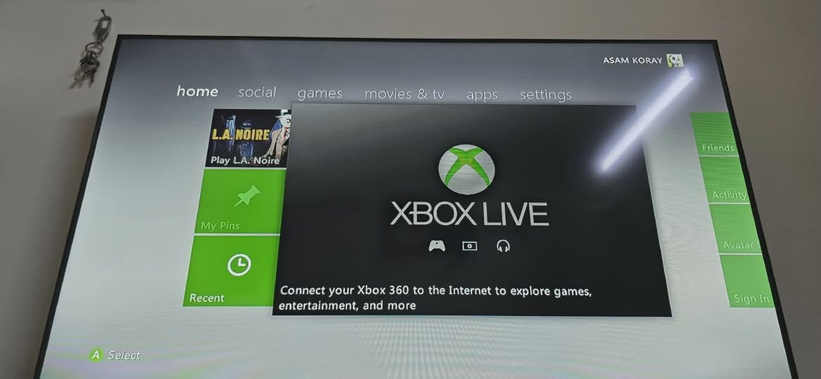 اكس بوكس 360 للبيع كامل مع ملحقاته 
هارد 250 كيكا
مع العاب خزن عدد 137
شغال ما بي اي عيب

عنوان كركوك روناكي قرب جامع ذي النورين 
***********
