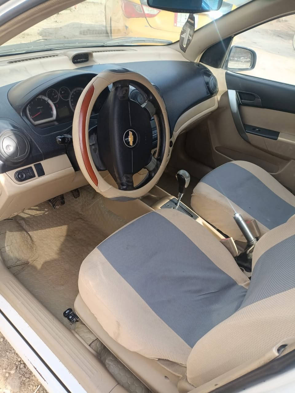 السلام عليكم ورحمة الله وبركاته 
للبيع افيو موديل2010 خليجه مكفوله مكينه وكير وحداديه رقم قادسيه بسمي دولي بيه قطعتين صبغ سياره جاهزه ومامتعوبه السعر69 وبيه مجال الاستفسار اكثر اتصال مكاني حله مركز مدينه 
***********
***********
