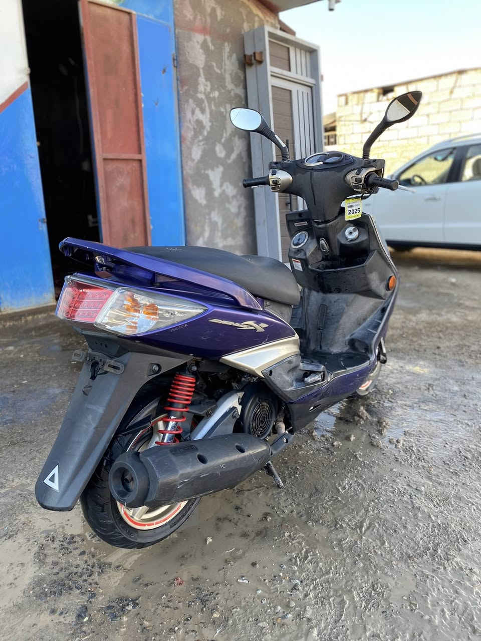 السلام عليكم 
سكنس فحل كولد كفالة عامة
دراجة قبل شهر نازلة
مكينة بلادية برغي ممفتوح بيه
كفرات بلادي لون مميز ختم واحد
كهربائيات كله شغالة
شاشه 3 الوان 
مابيه ٲي نقص على وضع الرمبة
السعر خاص او اتصال 
***********
مكاني بغداد الشعلة
