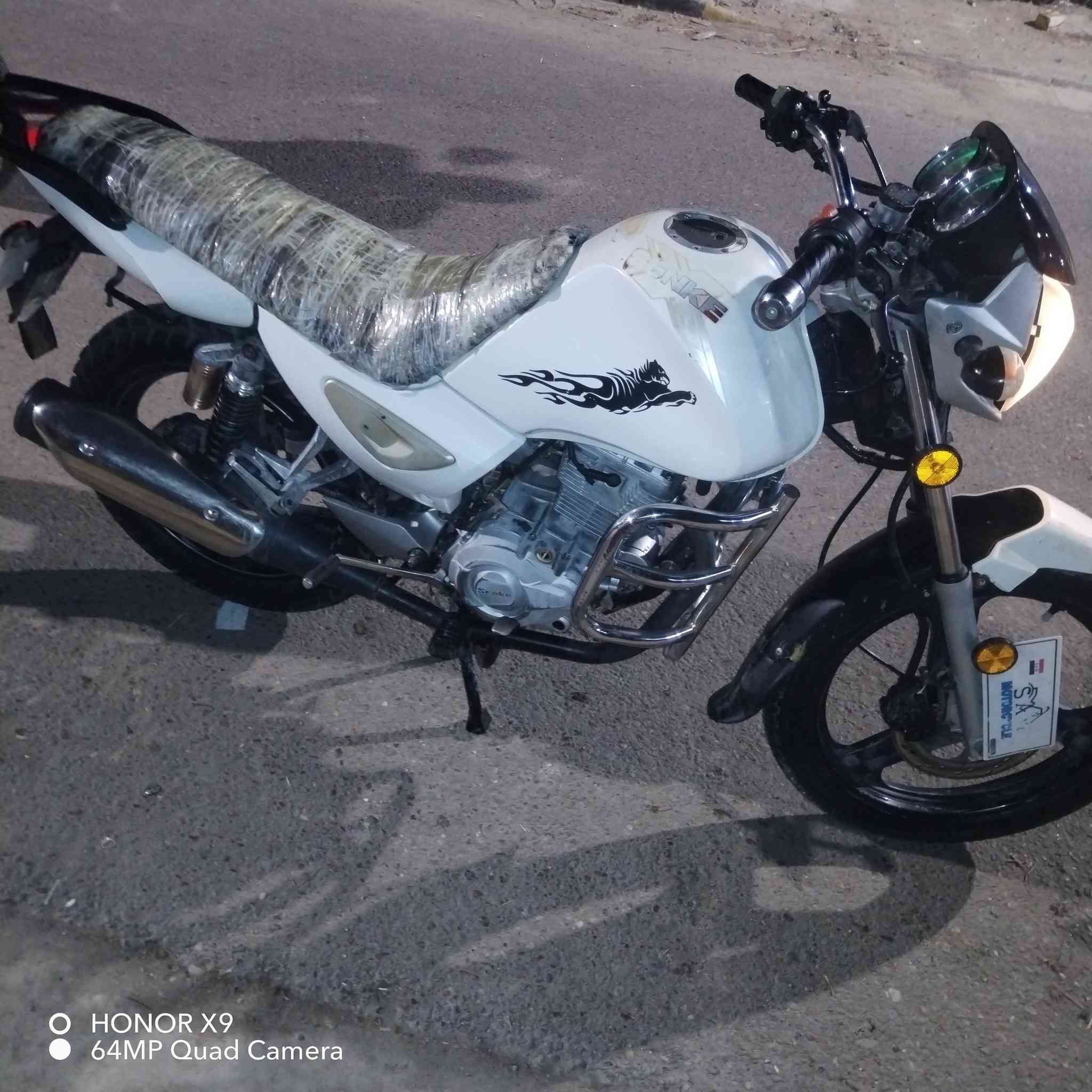 ماطور سنكي 2015 للبيع نظيف بس بي صوت بالمحرك
السعر 500 وبي مجال للشراي  مكاني بلد  الاتصال على الرقم ***********
