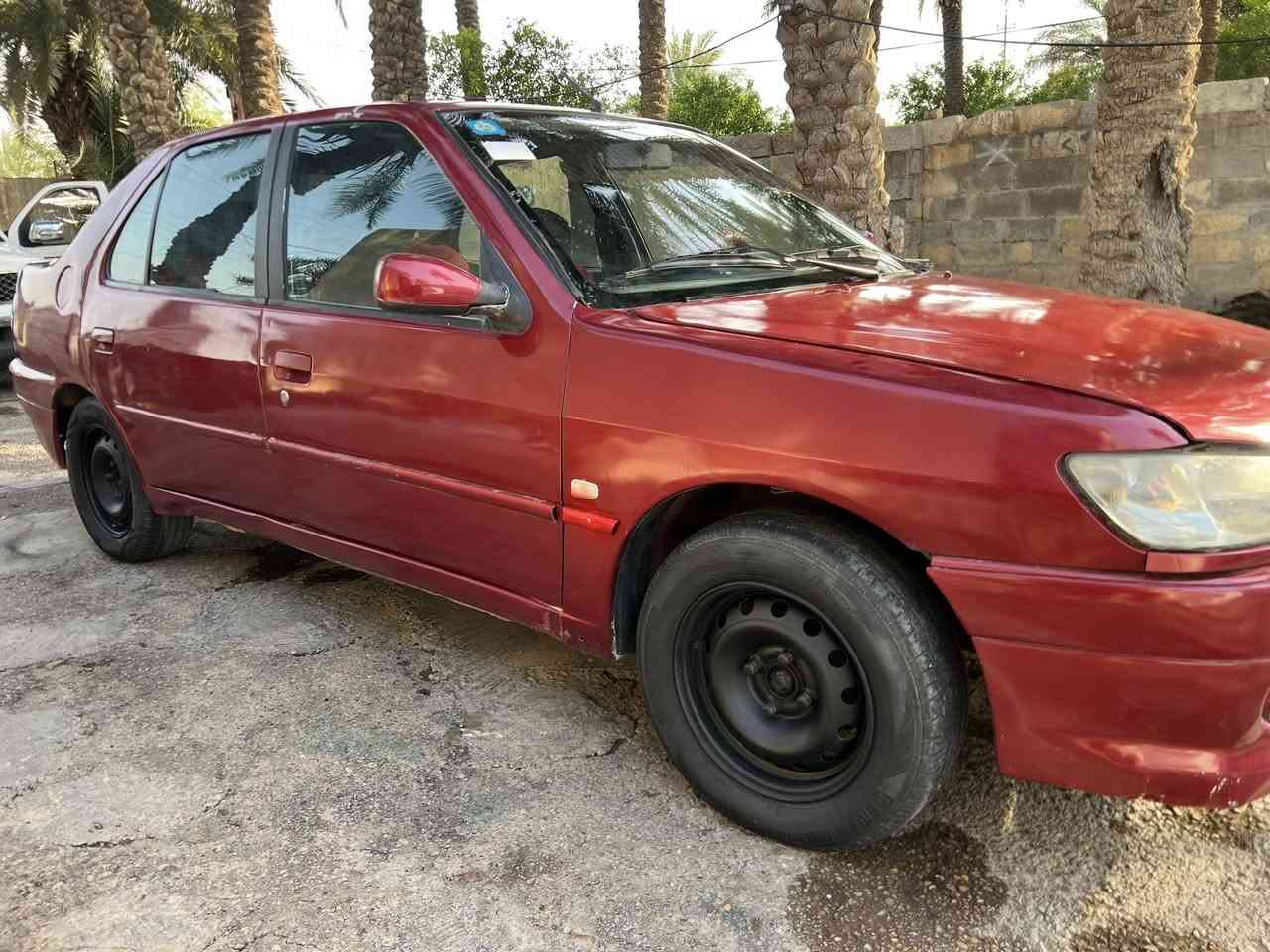 السلام عليكم عليكم لبيع بيجو حجم 306 موديل 2001 رقم هزه سنويه جدد قبل سبوع محولها كير مكينه صدر تمام كهربائيات بلاديه مصبوغه جماليه بسبب الجراد بيها جاملغ خلفي وخشم البنيد بدون كص بدون عيب شرعي تخم تايرات جدد منظومه بانزين كامله جديده تراي حلو السعر 34ورقه بيها مجال قليل حك الجيه مكاني بغداد ناحيه الرشيد الاتصال او واتساب ***********
