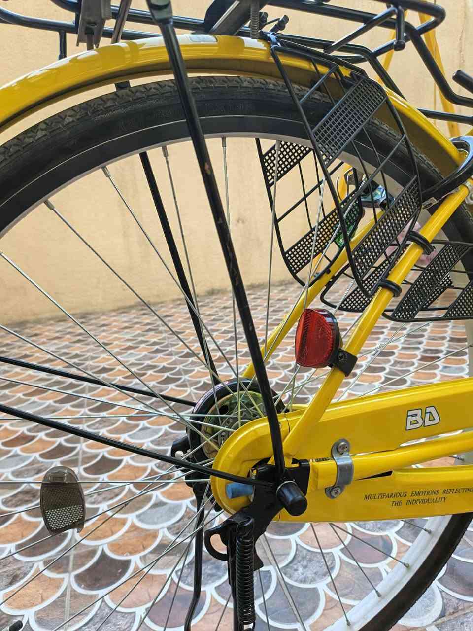 السلام عليكم باسكل للبيع موديل 22 بشهر 5 باسكل جديد شركه بيدي لون أصفر السعر 120 وبي  مجال مكاني حله نادر ثانيه قرب مول أهل الخير نادر الرقم ***********
