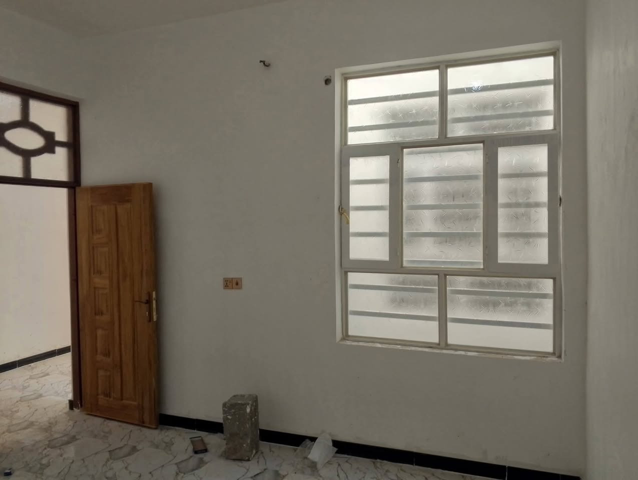 دار للبيع مساحته 150متر 🟦 بناء حديث غير انت 🟥 يحتوي على غرفتين نوم وهول ومطبخ واستقبال وصحيات داخلية وخارجية وگراچ 🟦
⬅️مبني من الطابوق 🔳
⬅️السقف صب كونكريت 🟥
⬅️الارضية والجدران سيراميك 🟦
⬅️نوع العقار طابو زراعي مرقم 🔲
♦️♦️بناء حديث غير مسكون ♦️♦️
السعر//55 مليون قابل للتفاوض ⏺️
العنوان//كوت --حي الحكيم الاولى-- شارع گاله 🔲
للاستفسار الاتصال على الارقام التاليه⬇️⬇️ 
📳📳*********** 📳📳
📳📳*********** 📳📳
📳📳*********** 📳📳
مكتب دلالية اهل الديرة للعقار 🏨🏨
