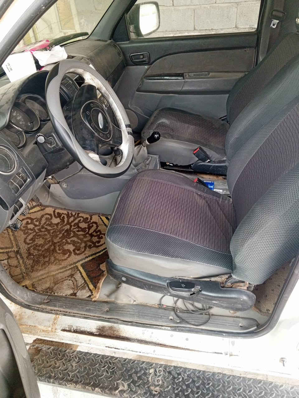 السلام عليكم اخوان اخوان عندي هاي البيكم فورت امريكي ساره جديده مقبوله كفاله عامه من مكينه من جيرمن اكسن شواصي من دوشمه من صدر امامي خلفي من تبريد تدفئه كامله مكمله من كهربائيات مزادها باسمي اللي يحب يتصل على رقمي موديل 2008 (***********) وهذا رقم تلفوني
