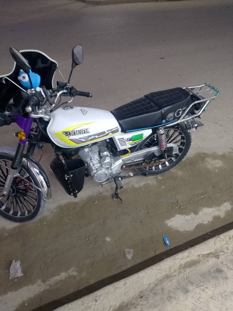 سلام عليكم دراجه البيع موديل 2024 السعر  800 و بيهه مجال عنوانه بغداد  لسفتار على هذا رقم771 347 7452
