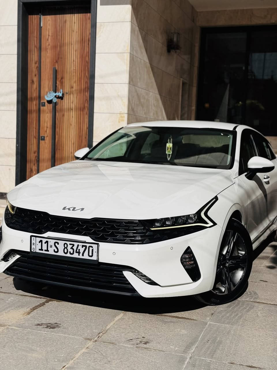 السلام عليكم من رخصة الادمن 
كي 5 خليجي  ضمان الدولية 
ملاحظة سيارت عليها ppf كامل سيارت  و عزل حراري بسعر 25 ورقه 
موديل 2022 
ماشيه 100 الف 
نص مواصفات 
شاشة كار بلي 
بصمه دخول و تشغيل 
كرسي كهرباء 
ويل 18 تخم تاير جديد كوري اصلي 
رقم بغداد الدولي هزه جديده 
مكفوله من تبديل و الصبغ بيها مكانات بارد  صغار 
سعر سيارت ( 197$)بيها مجال 
***********
