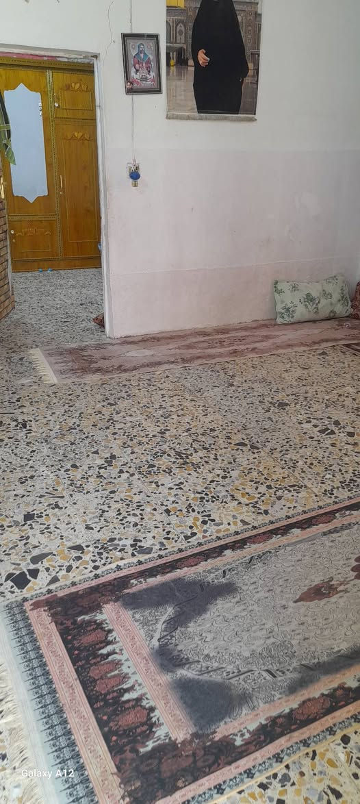 بيت للبيع المساحه 180 متر بناء عكاده يحتوي على غرفتين وصاله واستقبال ومطبخ وساحه بيت
يبعد عن الشارع الرئيسي 10 امتار يعني وجه شارع
*********** ((((كوفه علوة الفحل قرب اسواق تحسين الحدراوي للاستفسار))))
