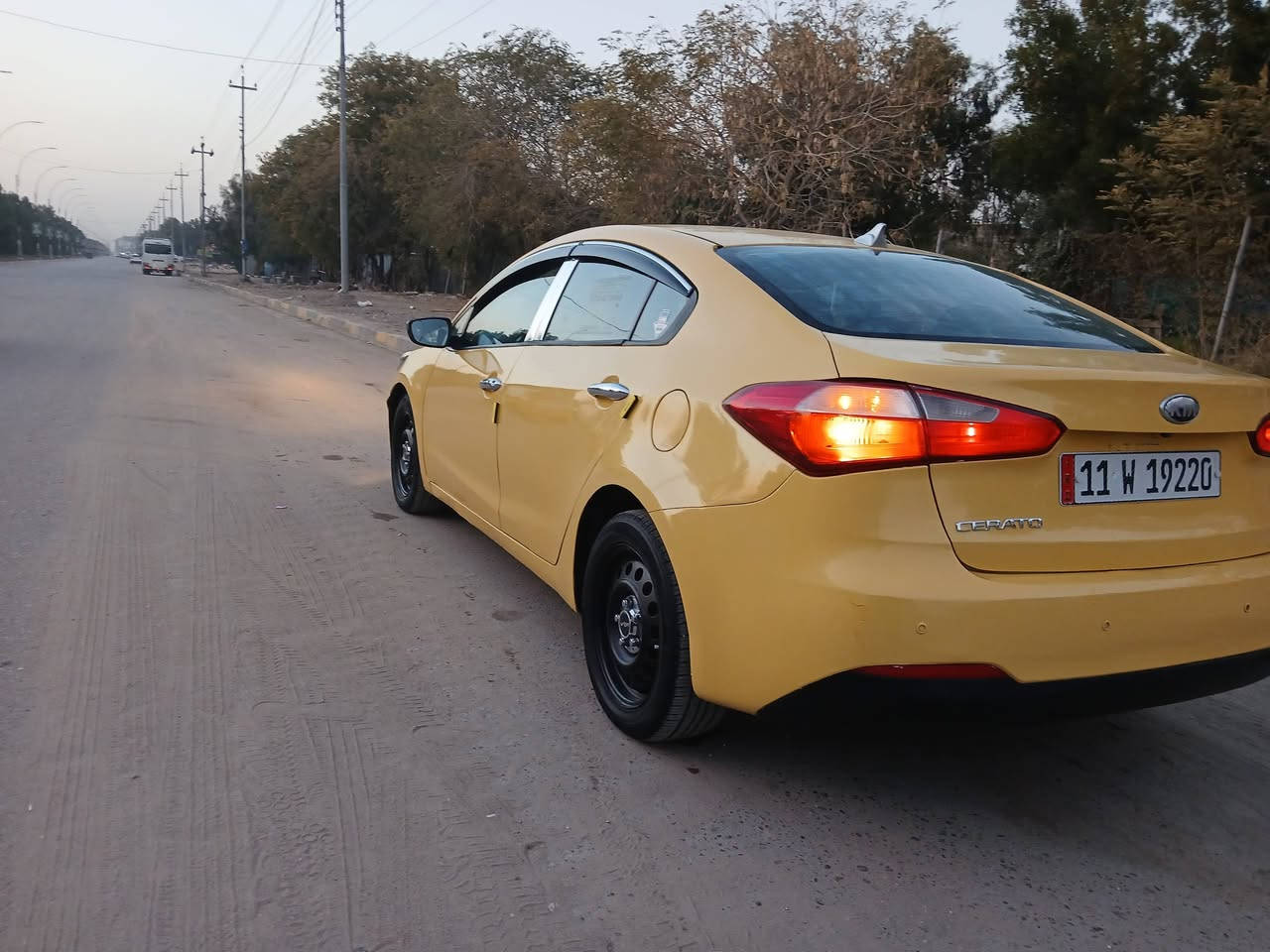 يلله سلام عليكم سيراتو خليجي كفاله عامه فول عده البصمه مديل ١٣بيها طخه بل جنطه بصيطه كير محرك تبريد مشروط محرك ١٦٠٠ مصفره هيه غرامه بسمي لل٣٠ اتصل فقط ***********او*********** سعر ٩٢بيه مجال قليل كربلاء قرب مشفى الحجه
