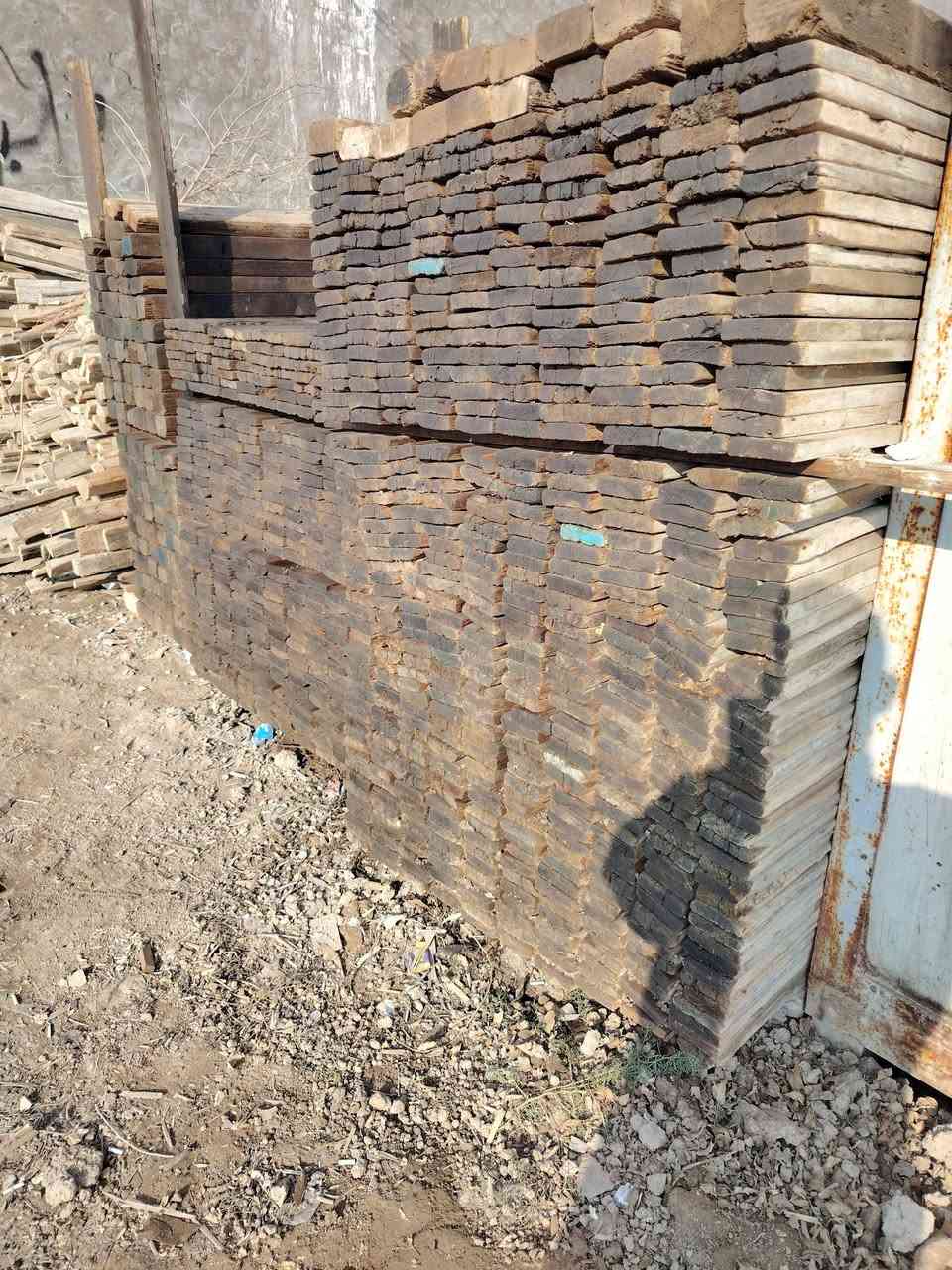 للبيع قالب خشب روسي نضافه ٩٠بالميه طول ٤متر و٣متر عشرة مكاعب سبعة مكاعب لوح و٣مكاعب سير للمعلومات الاتصال *********** أو *********** حله مجاور الإمام بكر ابن علي عليه السلام
