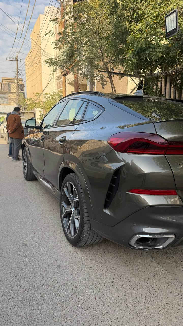 السلام عليكم - للبيع فقط

BMW X6 xdrive 40i 
موديل 2021 وارد خليجي وكالة العروش 

محرك 6 سلندر 3000 توين بور تيربو دفع رباعي 

ماشية 68 الف كيلومتر

السيارة فول مواصفات 

دخول ذكي - نقاط عمياء - فتحة سقف بانوراما - اضاءة LED - 

حساسات 360 درجة - كامرات 360 درجة - مقاعد جلد 

تحكمات ستيرن - شاشة كبيرة - شاشات خلفية - 

قطع كاربون فايبر بالداخل - مقاعد تدفئة و تبريد 

باقي المواصفات معروفة .

السعر 54,800$ 
قابل للتفاوض بالمعقول 

للاتصال : 
*********** بغداد, العراق
