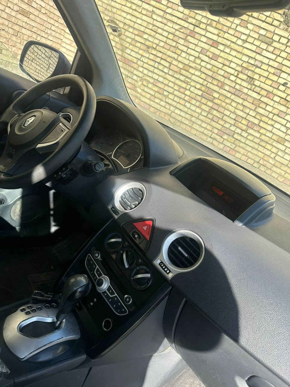 السلام عليكم 
رينو كوليوس 2011
 رقم اربيل تحويل ثاني يوم 
مكينه 2500  بدون تبخير بدون تنقيص✅✅
 مكينه كير  كله مكفول وع الفحص ✅
تبريد حداديه جاهزه ع الفحص✅
🟩🟩 مواصفات السياره 
شفتات استيرن وضعيات قياده وباقي المواصفات المعروفه بالسياره بصمه فول الفول

 السياره جديده  وبسعر معقول  وبلعافيه ع الياخذه 😍✅

السعر 88 ورقه وبيها مجال بسيط السياره حلوه واقتصاديه وعائليه 
*********** بغداد, العراق
