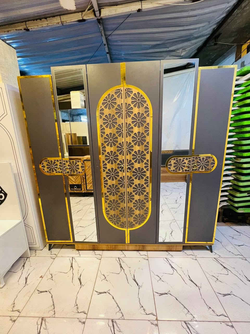 غرفة نوم مستعملة🇹🇷
 نضافة💯بل 💯 أخت الجديدة 
عدد القطع / 5
نضام / أبواب 💢 
سعرهة 525🔒
شد ونقل داخل بغداد مجاني🚛
يوجود توصيل محافضات
هدية 🎁 طابورية اضافية


**إذا كنت صاحب هذا الإعلان وتريد حذفه لأي سبب، رجاءا أرسل رسالة إلى الدعم الفني**