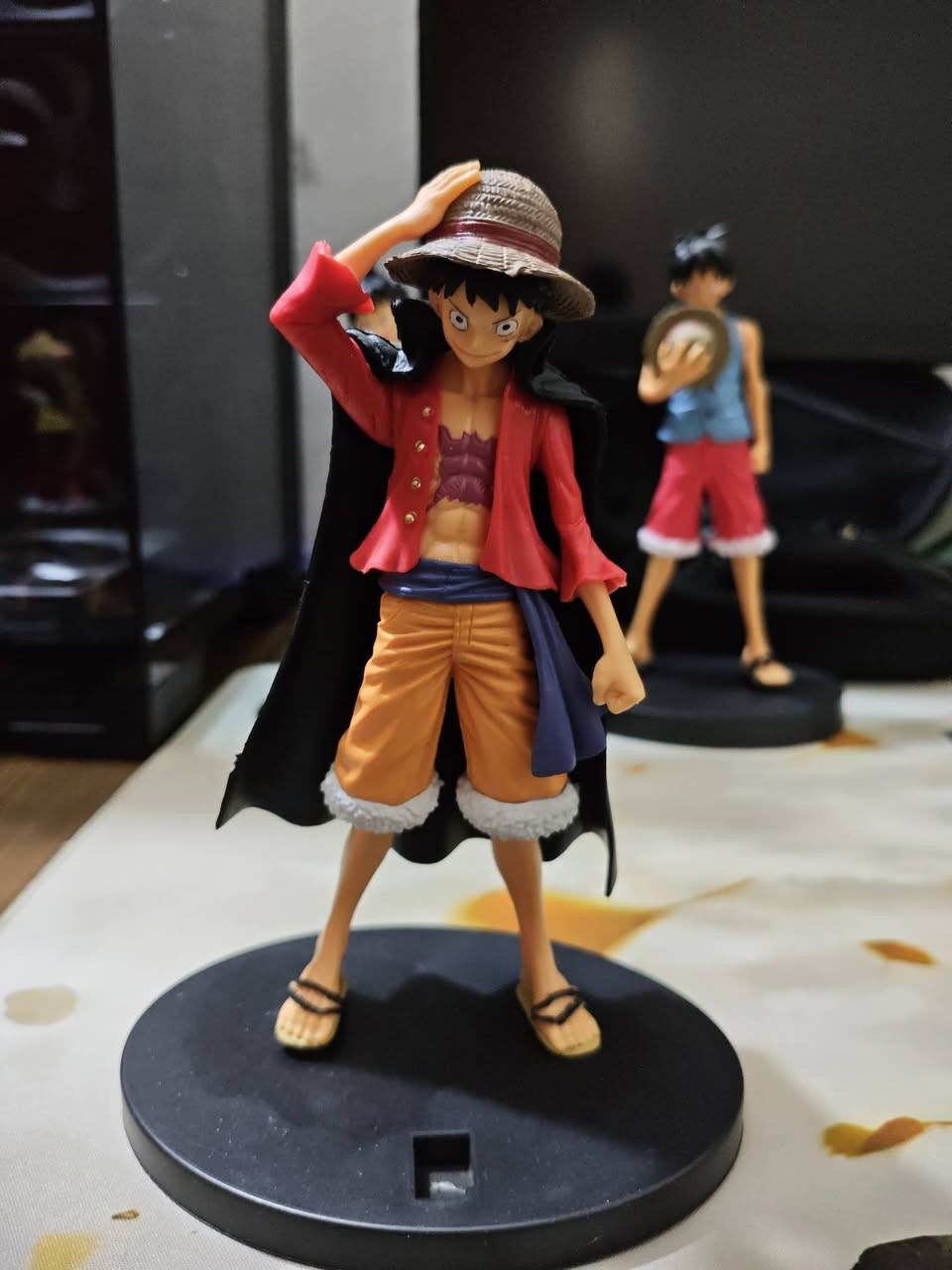 للبيع مجسمات لوفي واحد 5 اذا كلهن 18 الف 
مكاني بغداد الدورة توصيل ماعندي 
تواصل واتس اب ***********
