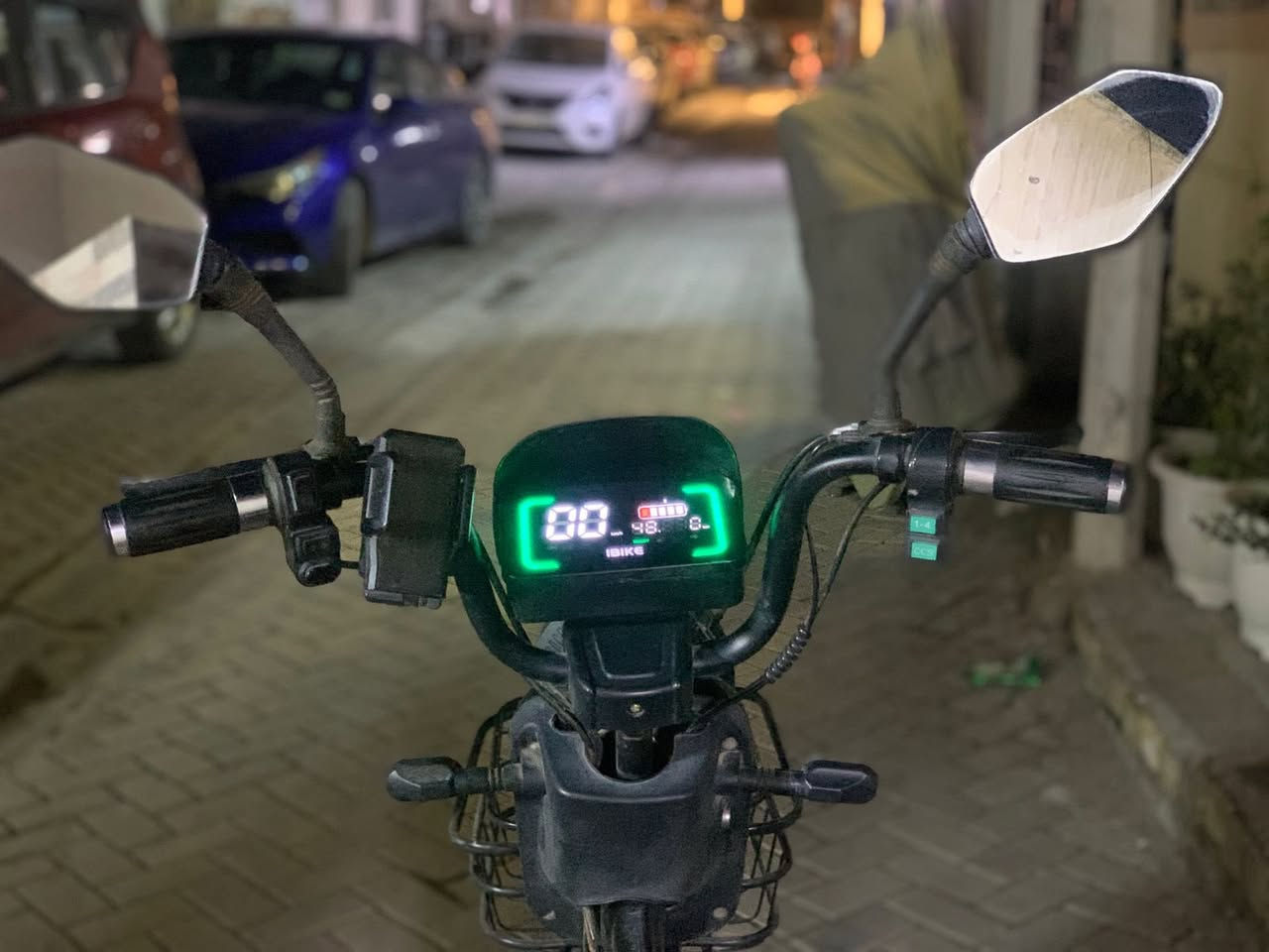 سلام عليكم
دراجه شحن للبيع

حجم20

سرعه 90

اشاير يمنه ويسره 

بطاريات 4 

مثبت سرعه 

سرعات 1-4

بك لايت

لايت عالي ناصي 

شاشه يبين بيه العطل 

السعر 300 الف 

الرقم : ***********

العنوان : الاعظميه
