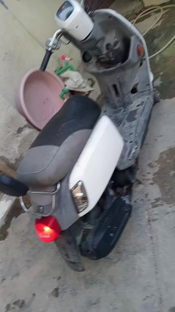 سلام عليكم دراجا برليس 2013. فول مكفوله كله شقال  اب700. وبيها مجال. ***********. مكان اليكنربه
