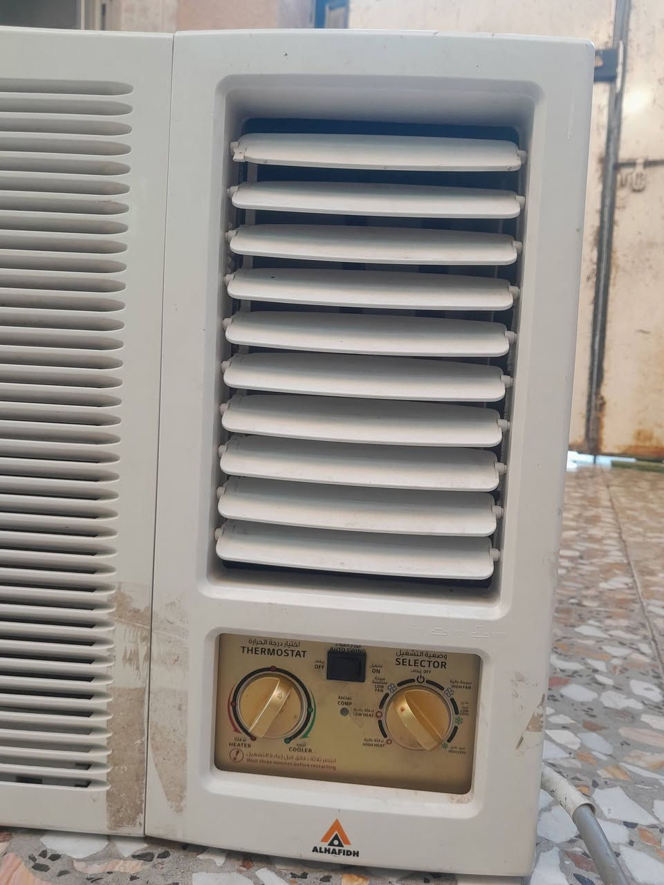 السلام عليكم شباب..
عندي هذا المكيف الشباكي نظيف جداً وشغال وبشرط الفحص والتبريد الثلج ❄️.
​تفاصيل الجهاز:
​النوع / الماركة: ( الحافظ).
​الحجم: ( 2 طن).
​الحالة: نظيف جداً، شغال ومكفول من أي عيب، دفع هواء قوي وتبريد ممتاز.
​التحكم: سلكتر يدوي (تدوير) للحرارة والمروحة شغال طبيعي.
السعر (275) بي مجال بسيط 
المنطقة 📍.(الحسينيه قرب كراج الاسدي)
للتواصل والاستفسار(***********
