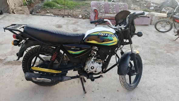 السلام عليكم دراجه بوكسر للبيع دراجه خير من الله نضيفه السعر 800 موديل 20 اوراق كامله مو شرراي لتكسر بيهة ‏‪***********‬‏
