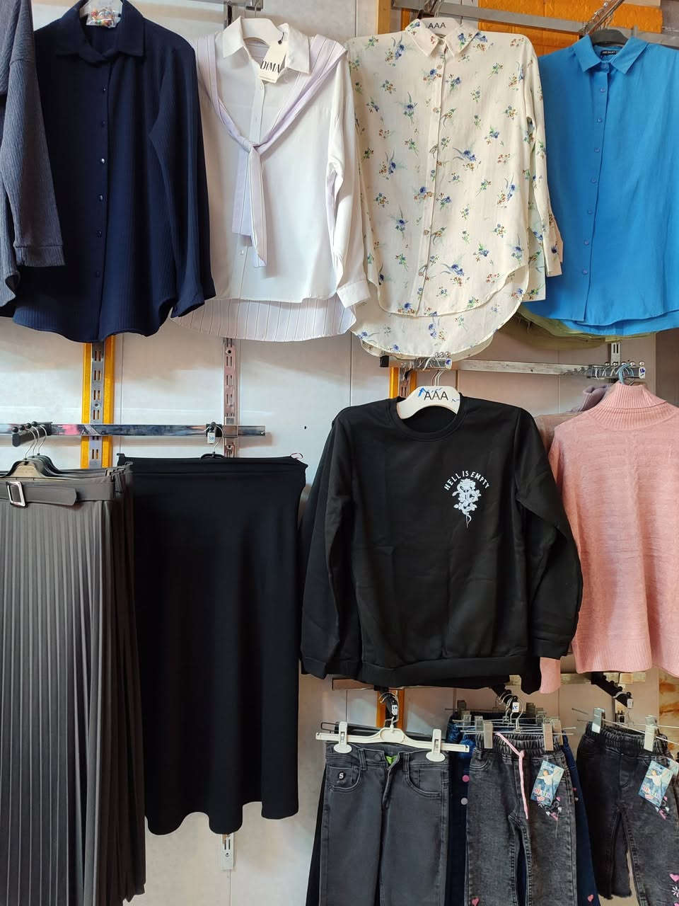 السلام عليكم 
محل ملابس نسائية وأطفال 
جاهز من كلشي
بضاعه حلوه عليه رجل 
العنوان بداية شارع الجنابات من جهة السوك خلف مطعم واثق
محل ازياء الطيف
السعر مناسب جداً 
للاستفسار اتصل على الرقم 
 واتساب ***********
