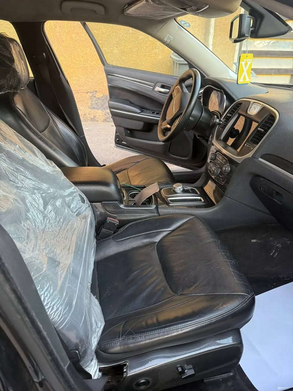 اوباما للبيع موديل 2018 بيها ضرر جاملغين امامي وتعديل بارد بالنيد السياره جاهزه السعر 185 ***********
