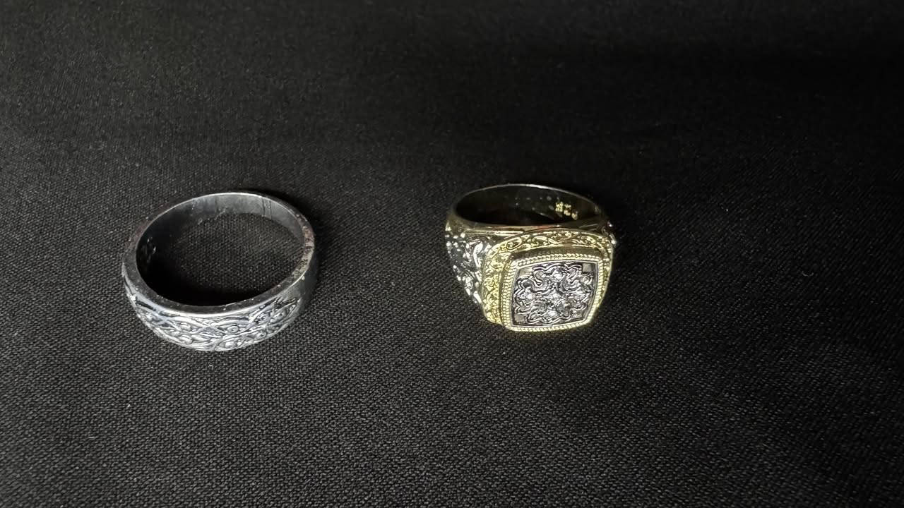 ⌚ للبيع ساعة أصلية من Timex Expedition
✨ أبرز المميزات:
• إضاءة ليلية INDIGLO لقراءة الوقت في الظلام  
• مقاومة للماء حتى 50 متر  
• حركة Quartz دقيقة وموثوقة  
• نافذة لعرض التاريخ  
• تصميم رياضي أنيق  
• سوار قماش مريح ومتين  
• قراءة واضحة للأرقام ليلاً ونهاراً  

وياها خاتمين مختومات 925
السعر 30 الف
وموجود توصيل


**إذا كنت صاحب هذا الإعلان وتريد حذفه لأي سبب، رجاءا أرسل رسالة إلى الدعم الفني**