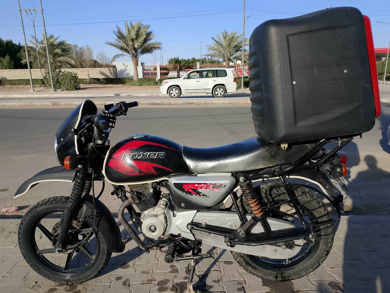 دراجه بوكسر مديل 22 رقم انكليزي باسمي للبيع 
محرك نضيف صوت ناعم دراجه ناعمه تخبل وجاهزه للشغل 
لايت زنون ⚡
كهربائيات مفوله 
مرقم انكليزي باسمي تحويل ثاني يوم شرط 
سعر 2200 مليونين وميتين الف 
لتواصل خاص 
***********
