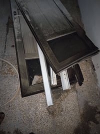 هذوله بواب بلاستك مشعول بس من الزوايه الي فوك ويتصلحون اريد ابيعهم همه...