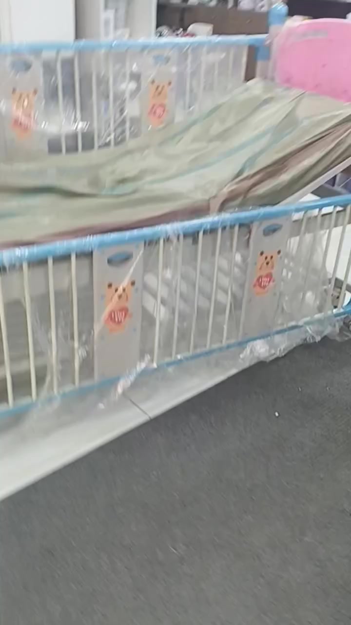 متوفر لدينا أسرة منول حركتين ( يدوي ) للأطفال + فرشة طبية
السرير مزود بحواجز جانبيه لحمايه الطفل من السقوط 
للتواصل و الأستفسار على الأرقام التالية:0780804487
0796109513
0780791113


**إذا كنت صاحب هذا الإعلان وتريد حذفه لأي سبب، رجاءا أرسل رسالة إلى الدعم الفني**