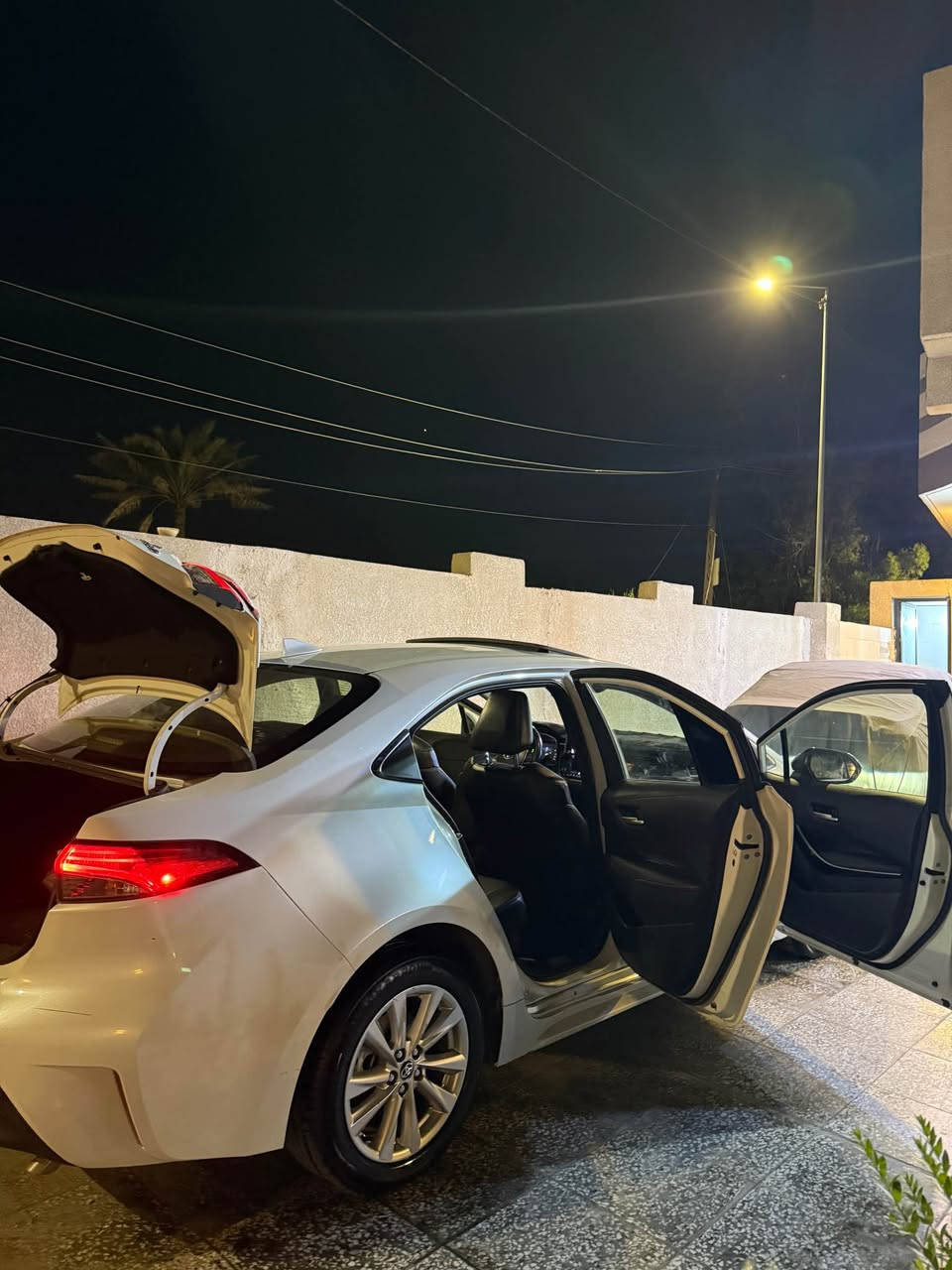 السلام عليكم كورلا هايبرد 2024 ياباني وارد امريكي اعلى مواصفات xle يجي كشنات كهرباء تدفئة تبريد بلكشنات مري جانبي والوسط زوم وحساسات شحن وايرليس لاسلكي قياده ذاتيه حساسات ورادارات خلفي وامامي وبعد هواي مواصفات سستم صوت JBL تمشي بالتفويله الوحده فوك 1018 وعادي مو اله محسن مكينه قويه 1800 مكفول تبريد صدر كير مكينه حادثها 3 قطع بنيد جاملغ باب سائق اللغد الايسر تعديل بسيط والايرباك راجع سستم ماشيه 18 الف كيلو بلمايل 11 سياره نظيفه وجاهزه بيها عازل وزارعلها عدسات السعر 157 وبيها مجال بغداد المدائن 
*********** Colombo, Sri Lanka
