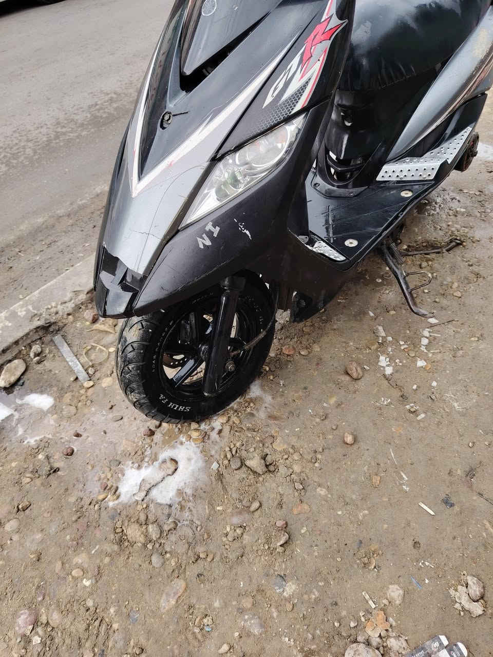 سلام عليكم دراجة ثعلب بلاد تزويد خارج حلوة الدراجة كلشي بيهة بلاد ما عدة الكابريتر تجاري كور ولفات كبار بصمة بوشه ٥٩ بلاد تجي وشوف بعينك مكان بالكاظميه رقم ***********
